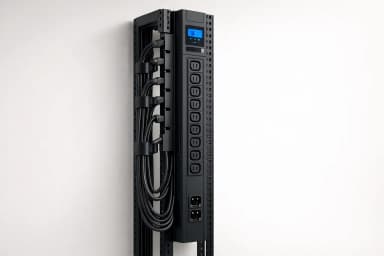 Как выбрать PDU для серверной стойки: экспертный гайд по блокам распределения питания