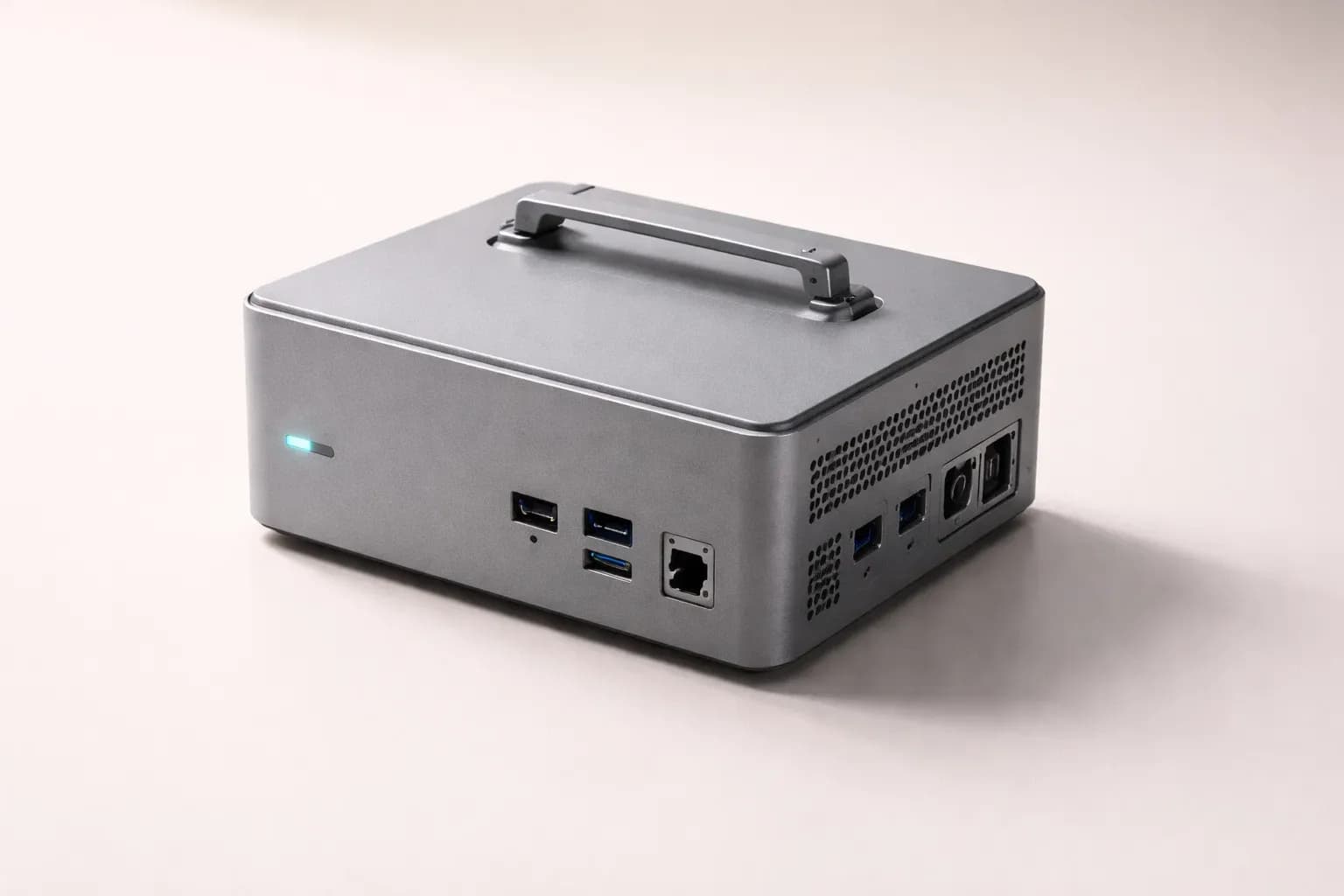 ASRock Industrial AI Box-A395: компактная рабочая станция на AMD Ryzen AI Max для локального инференса ИИ